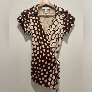 Diane von Furstenberg Vintage Silk Chocolate Dot Jilda wrap blouse size 0